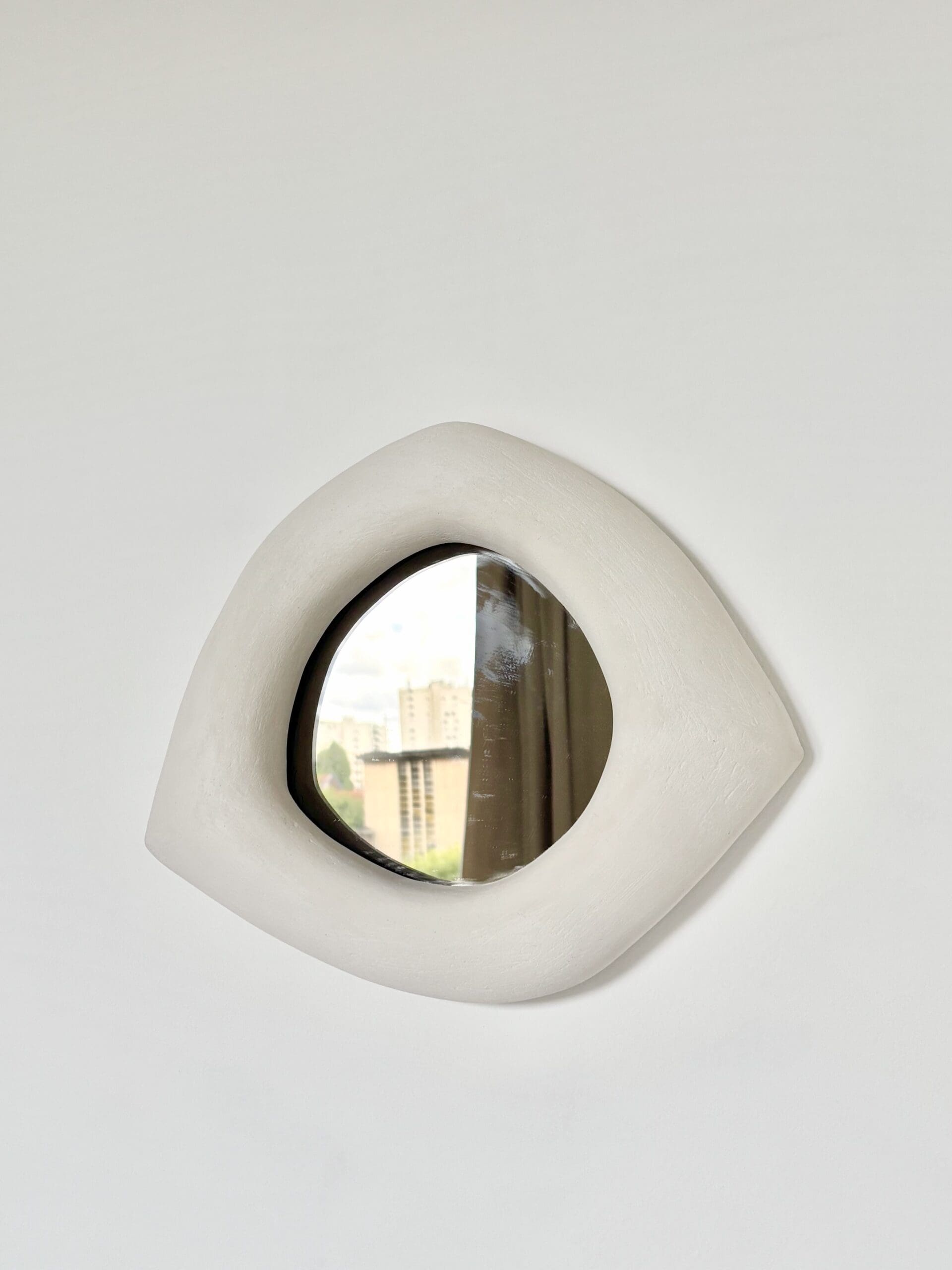 Miroir en céramique design “Infinito” – Renzo Maar, forme sculpturale orientable