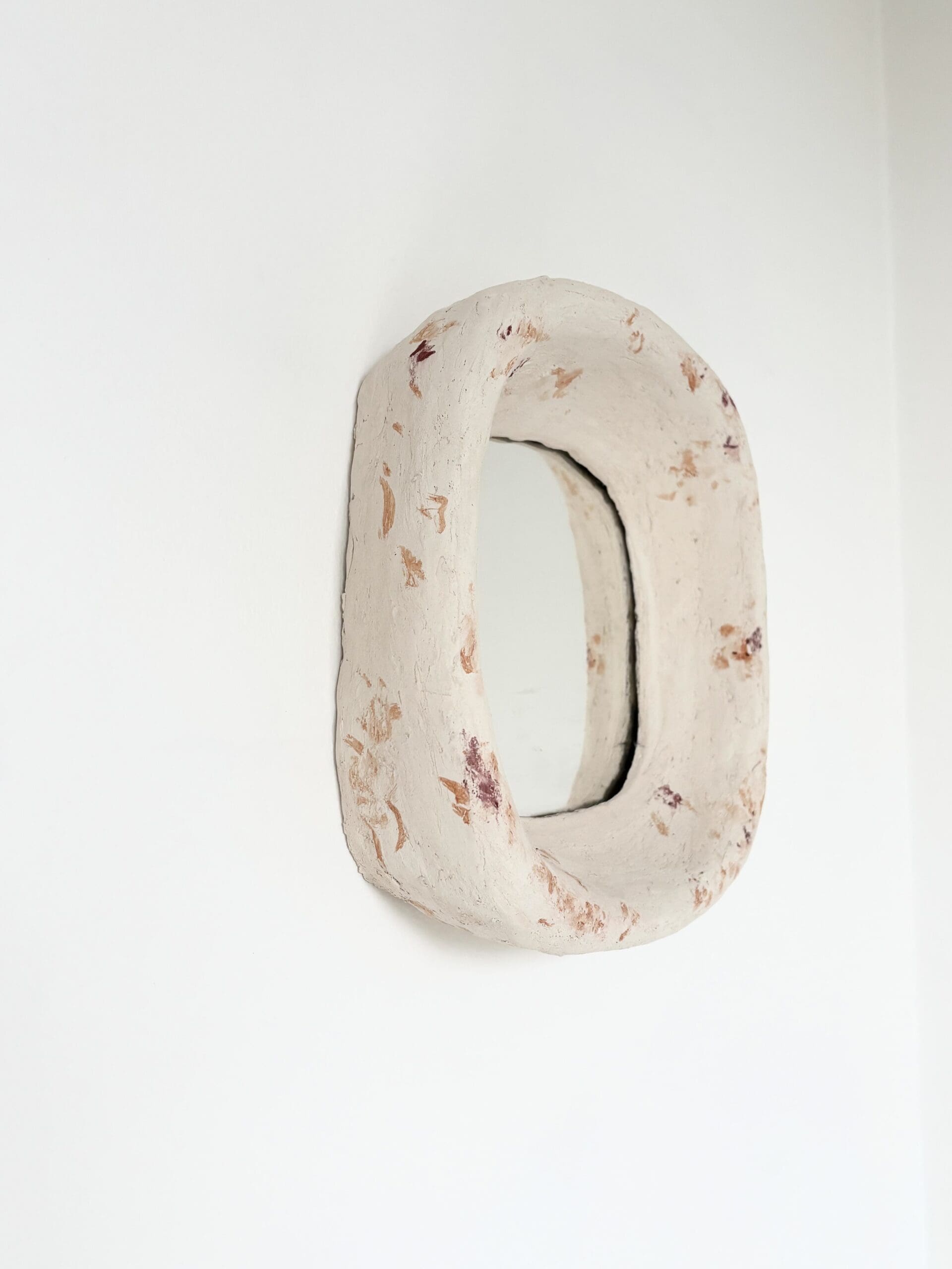 Miroir mural contemporain “Roma” – Renzo Maar, céramique artistique faite main