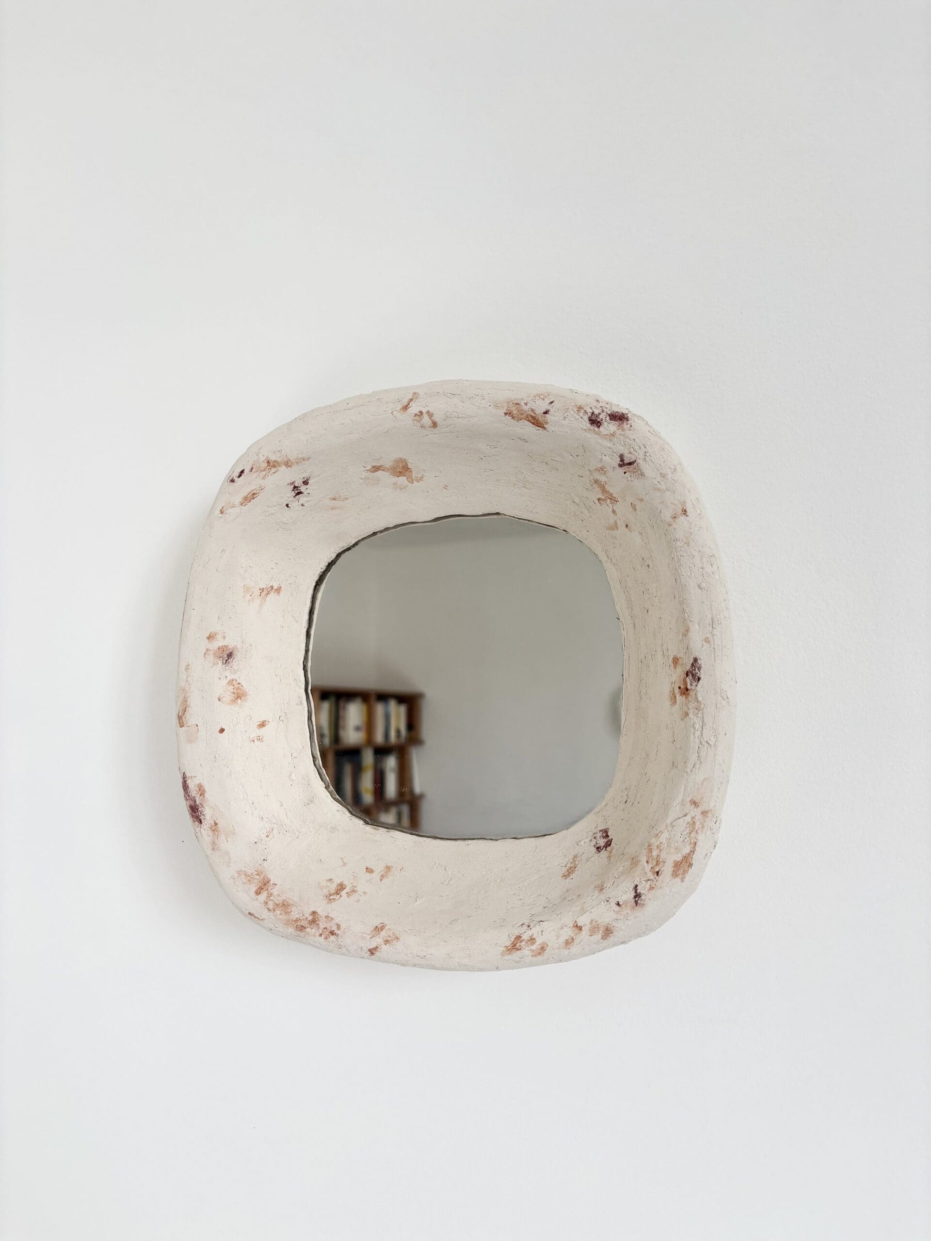 Miroir mural contemporain “Roma” – Renzo Maar, céramique artistique faite main