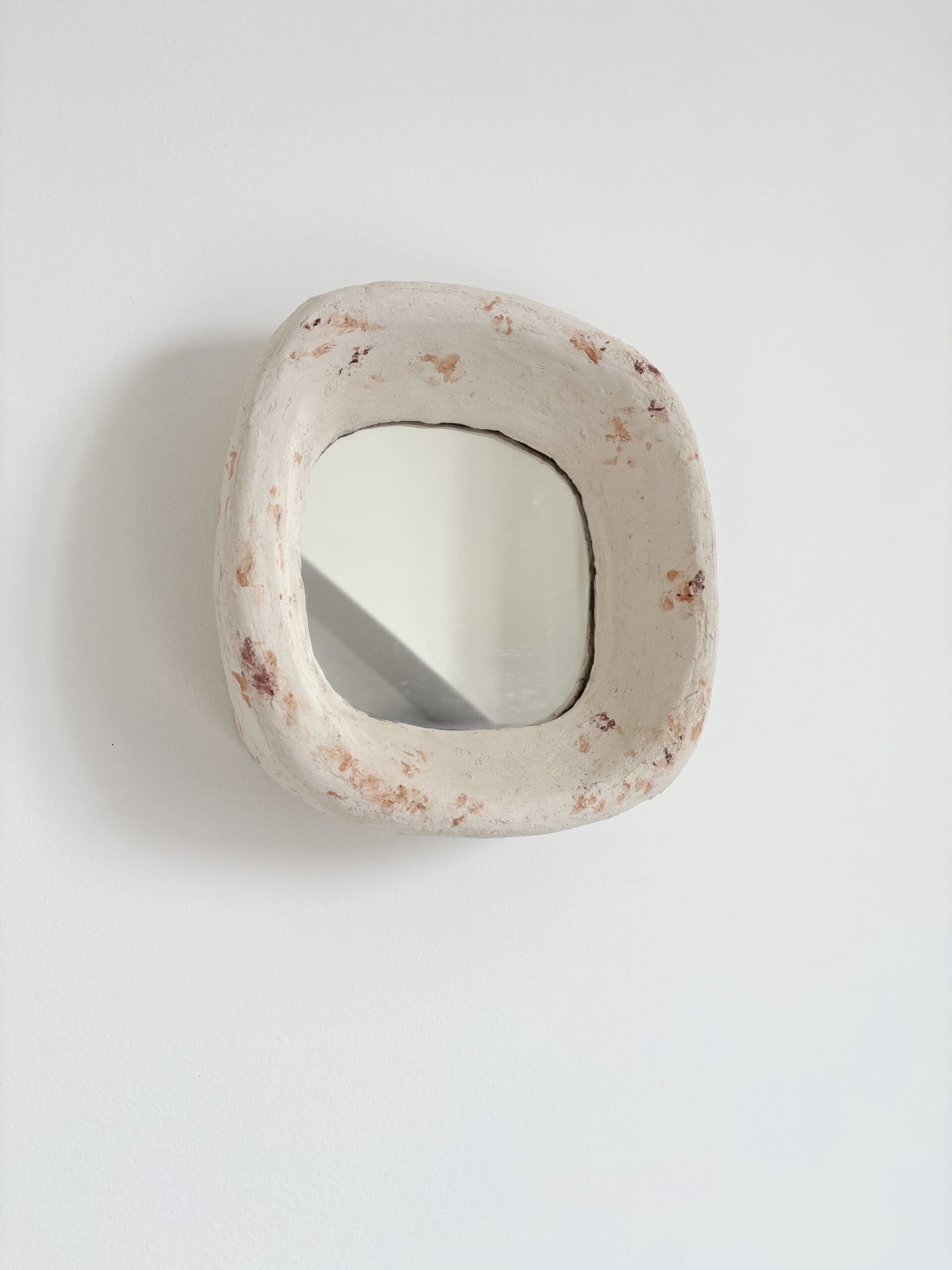 Miroir mural contemporain “Roma” – Renzo Maar, céramique artistique faite main