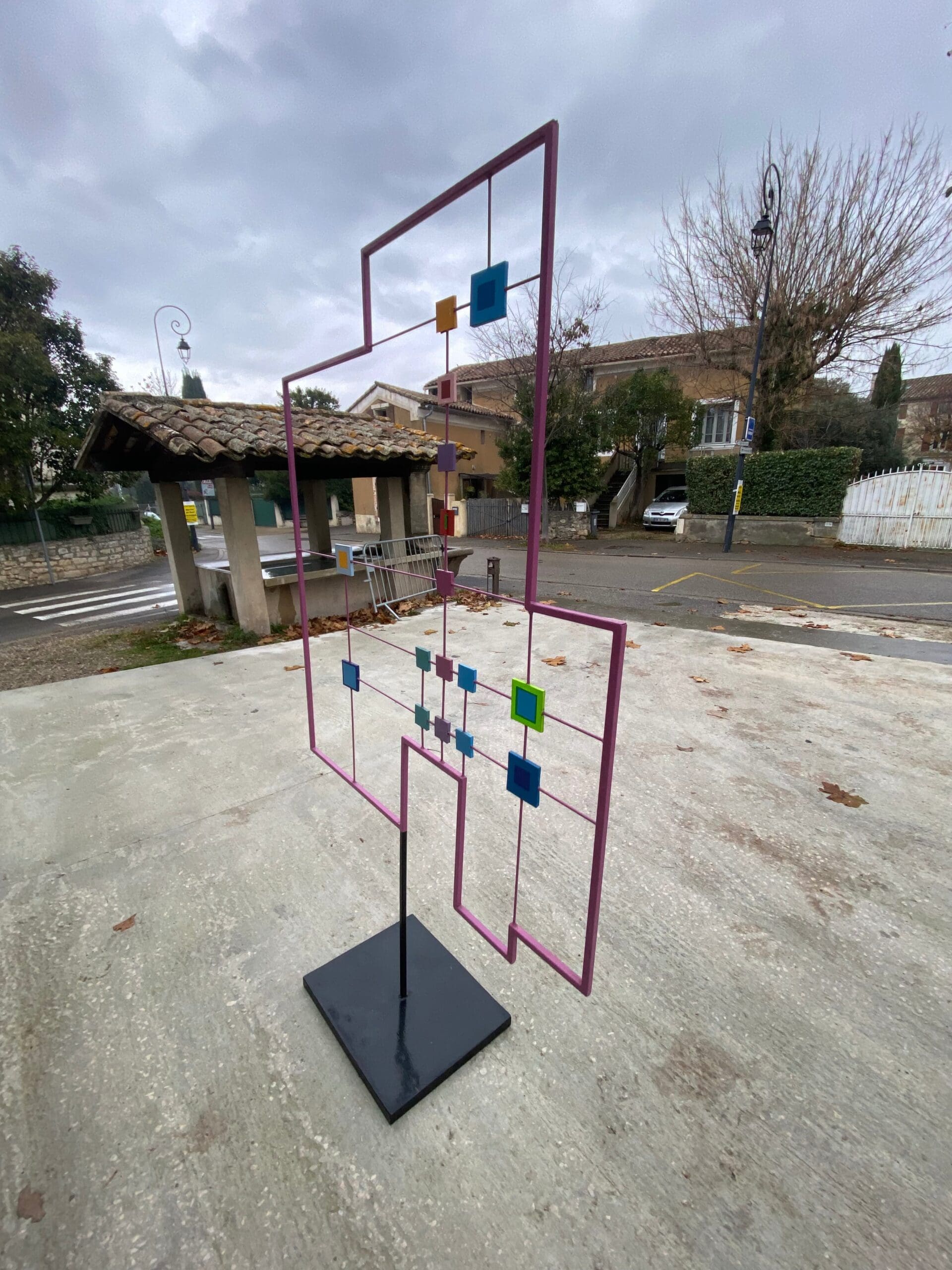 Sculpture Salvador Presta – Structure géométrique en métal laqué – 1983