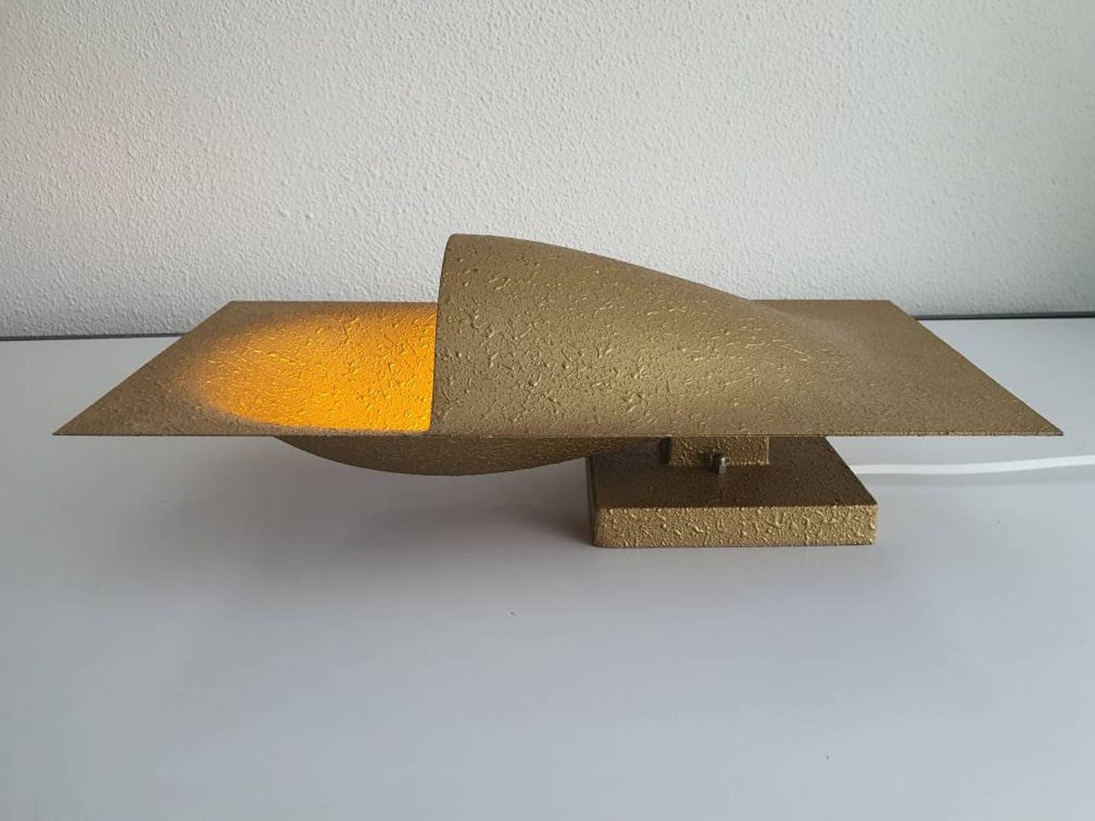 Bertrand Balas — Paire d&rsquo;appliques Balance en métal doré, édition RAAK