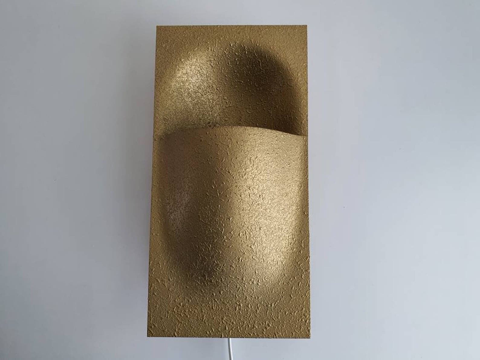 Bertrand Balas — Paire d&rsquo;appliques Balance en métal doré, édition RAAK