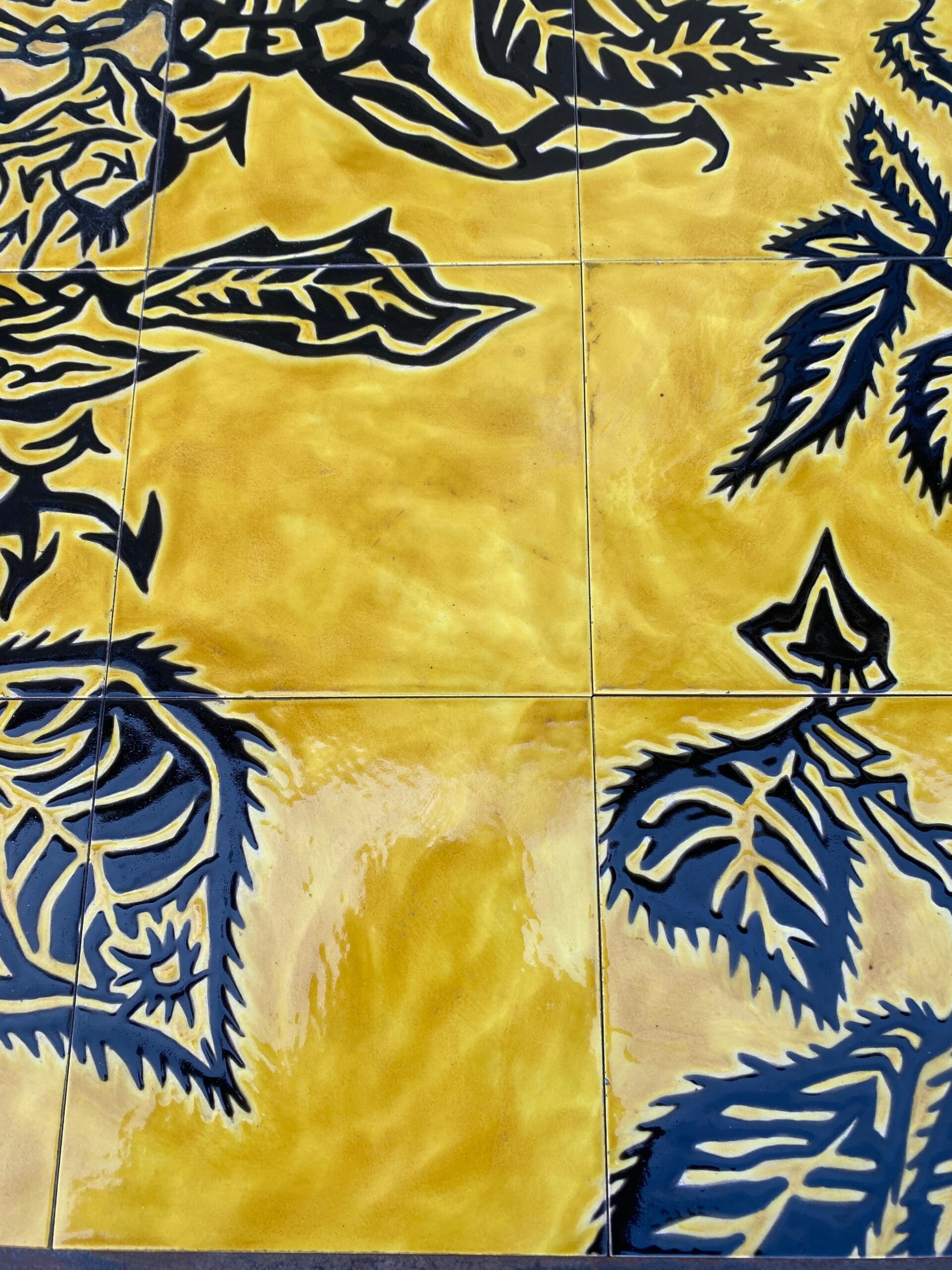 Jean Lurçat – Table basse en fer forgé à plateau de céramique Sant Vicens, circa 1950