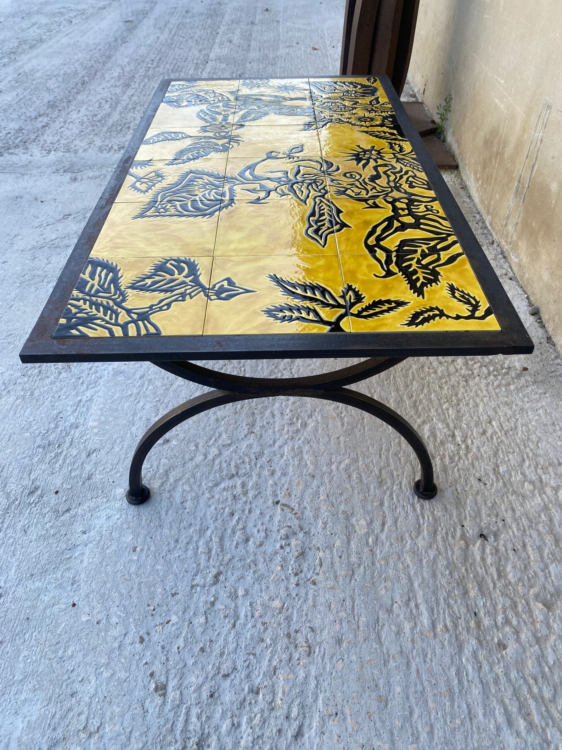 Jean Lurçat – Table basse en fer forgé à plateau de céramique Sant Vicens, circa 1950
