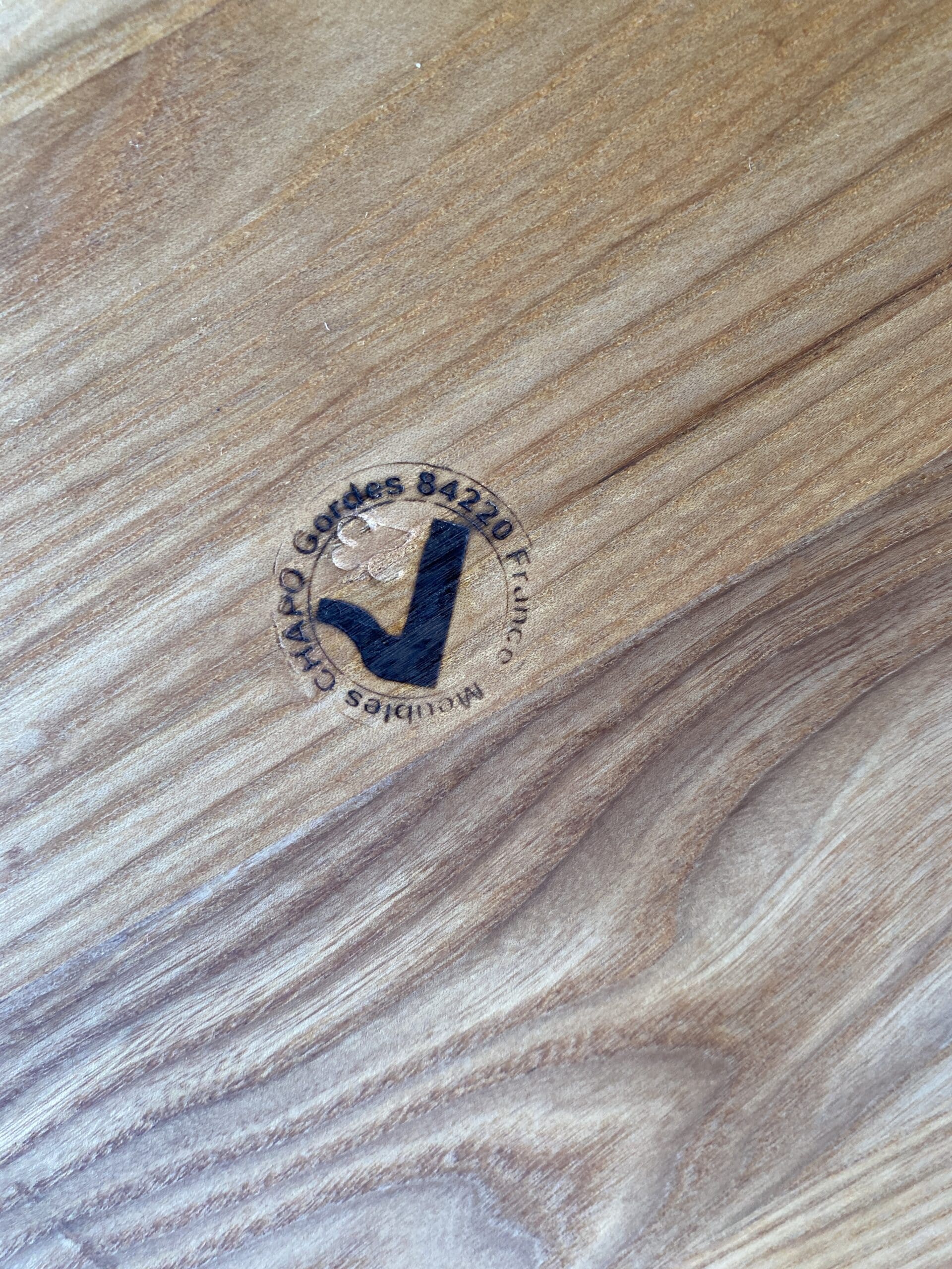 Pierre Chapo – Table d&rsquo;appoint T23 en orme massif, édition Chapo Création 2023