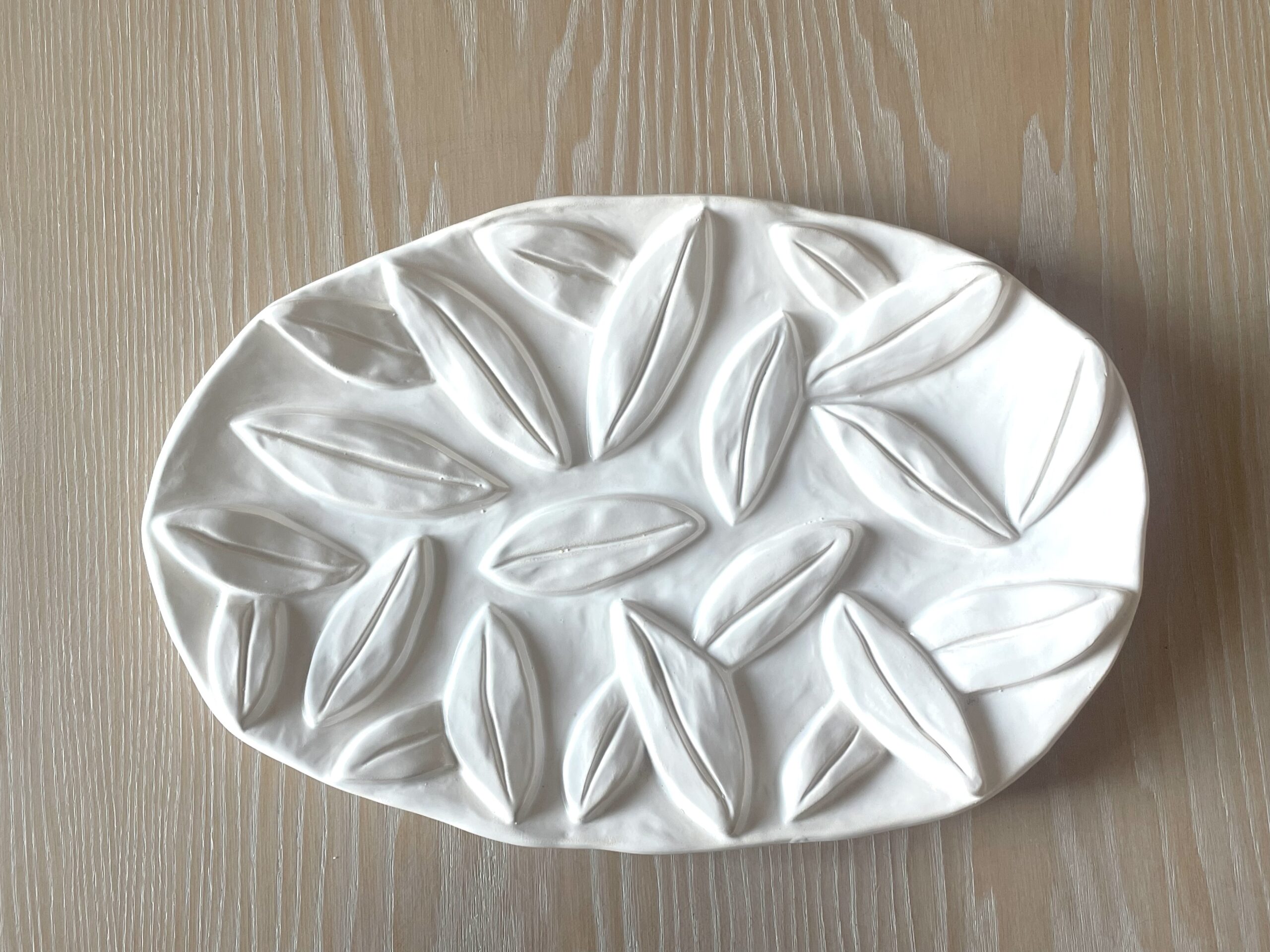 Bela Silva — Plat ovale en céramique émaillée blanche pour Monoprix