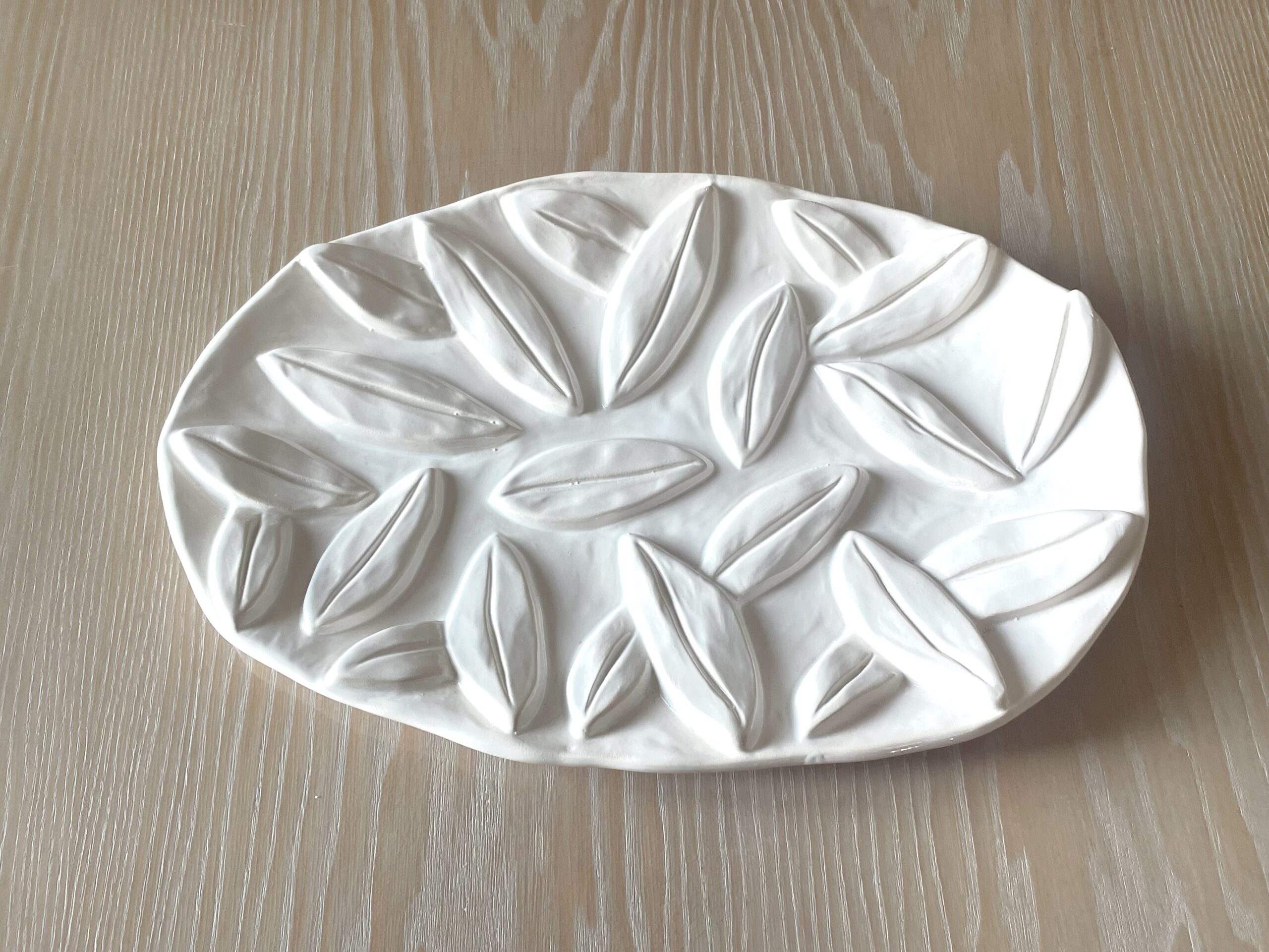 Bela Silva — Plat ovale en céramique émaillée blanche pour Monoprix