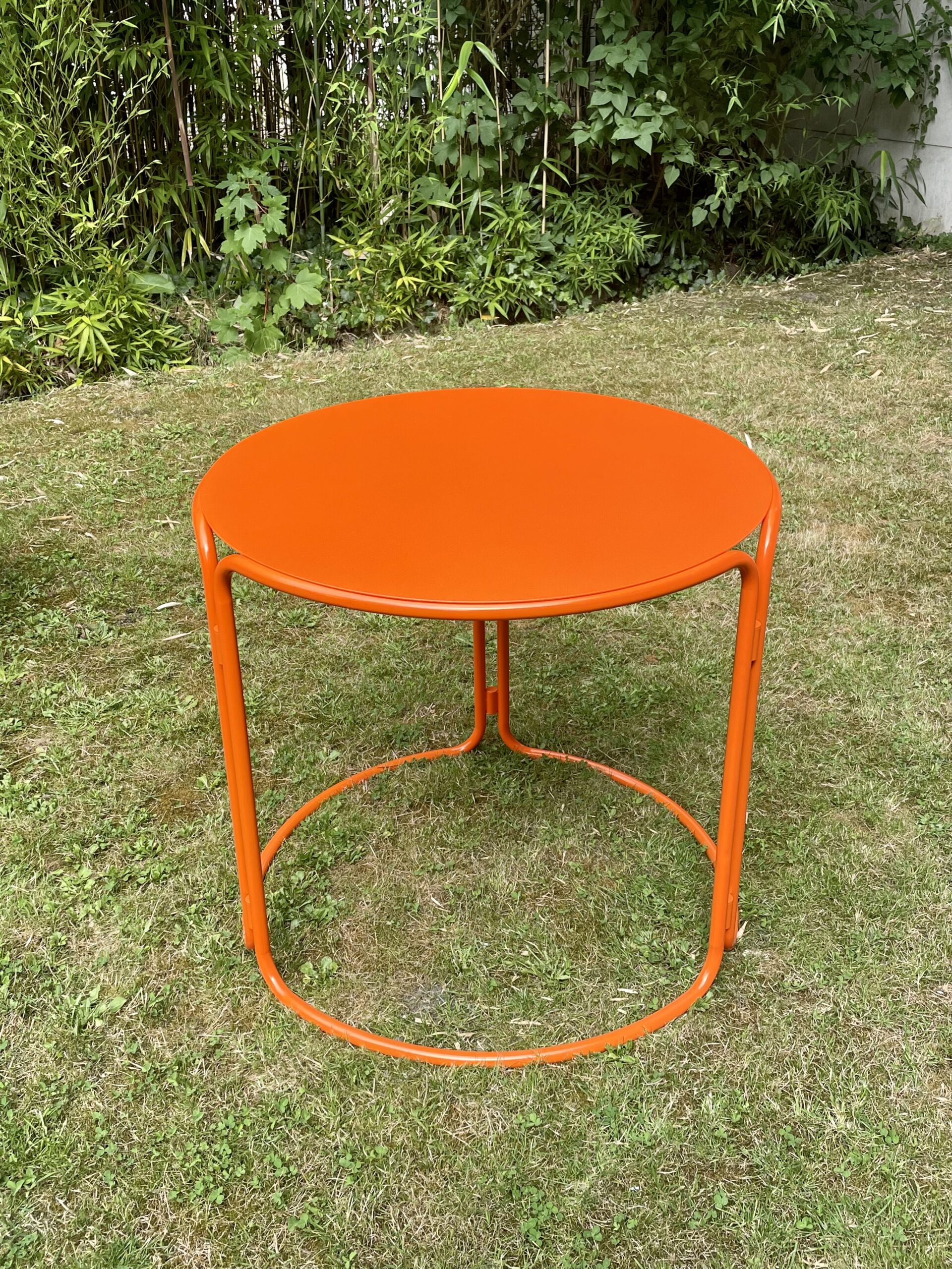 Gae Aulenti — Table de jardin en acier laqué orange pour Prisunic