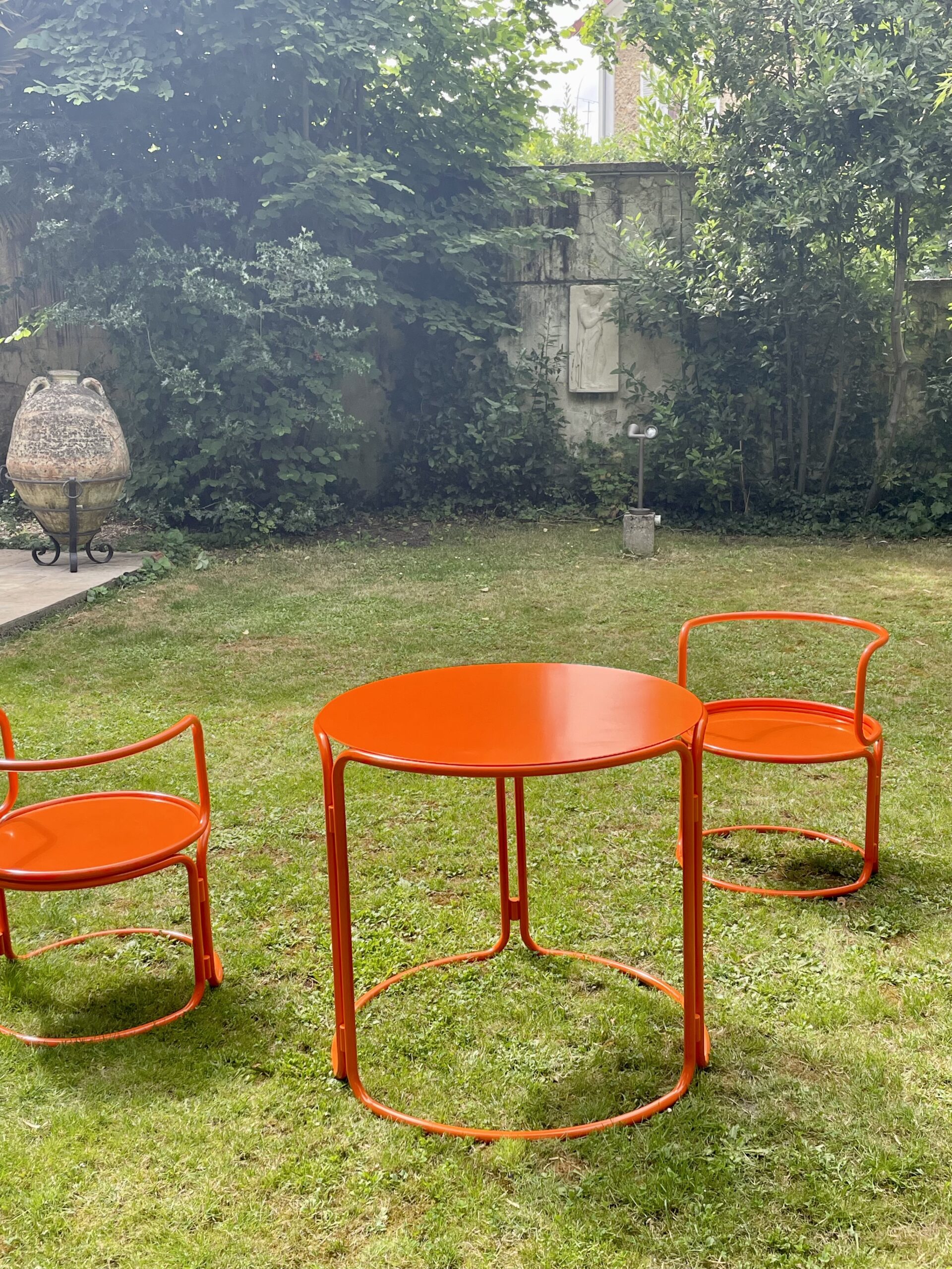 Gae Aulenti — Table de jardin en acier laqué orange pour Prisunic