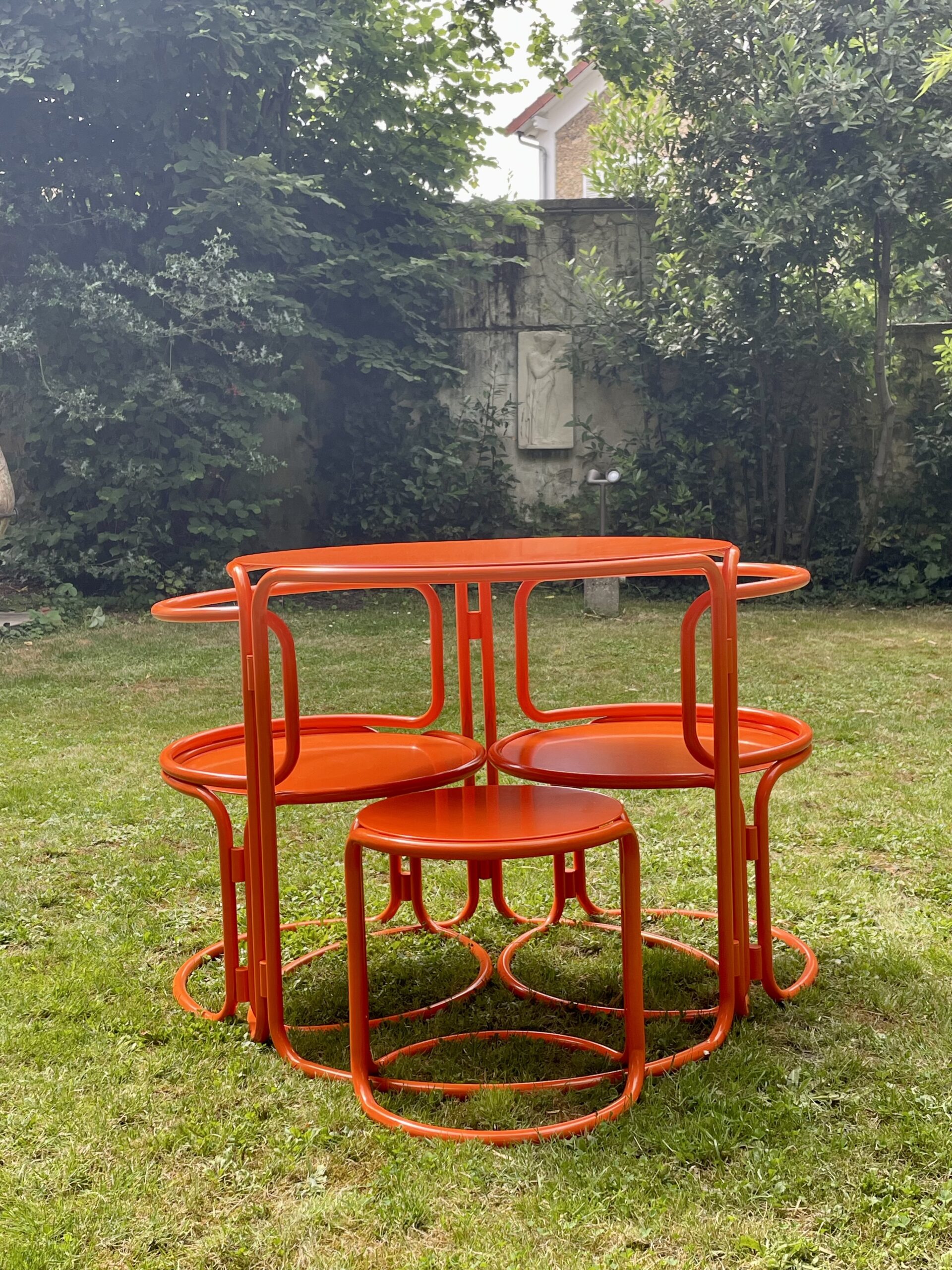 Gae Aulenti — Table de jardin en acier laqué orange pour Prisunic
