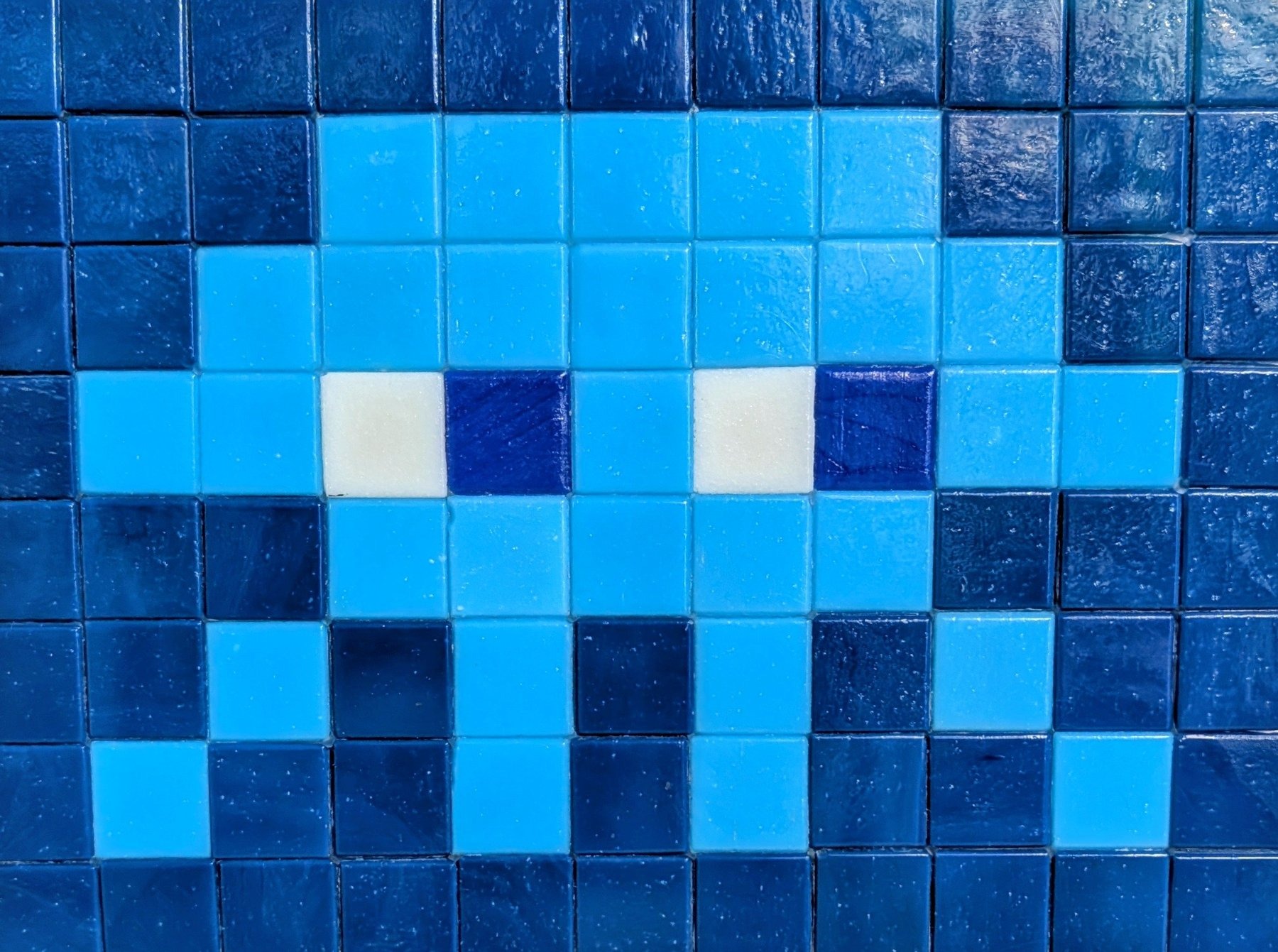 Invader, Invasion Kit 11 Blue en mosaïque de verre