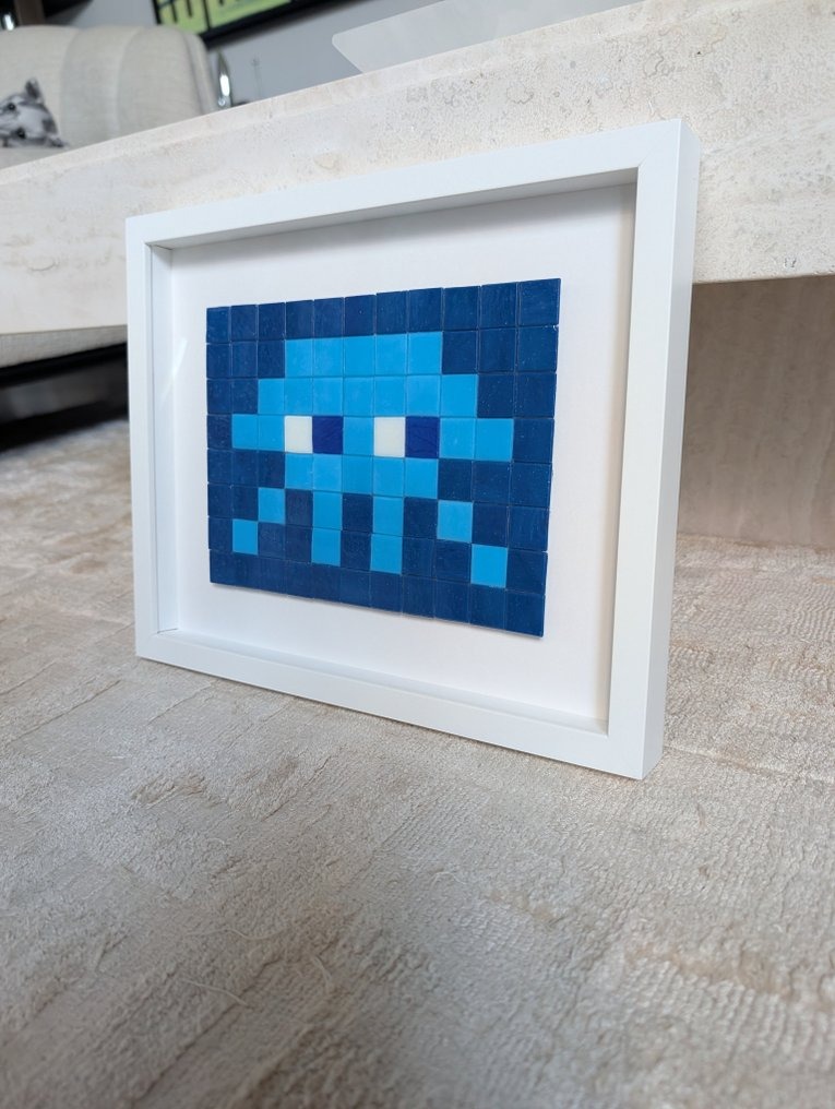 Invader, Invasion Kit 11 Blue en mosaïque de verre