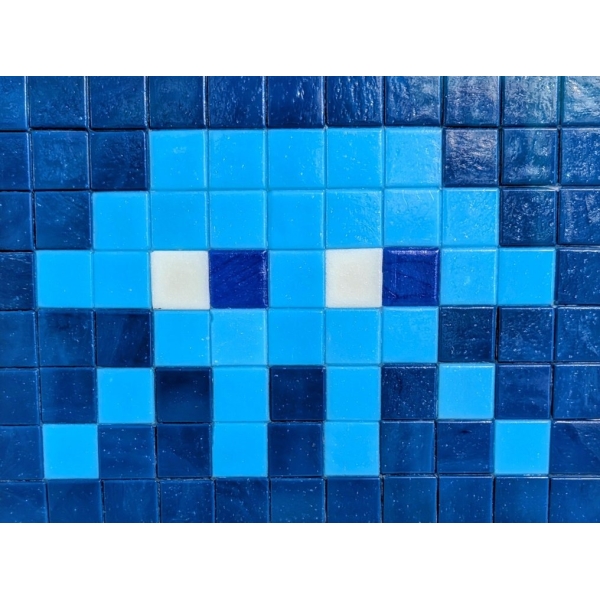 Invader, Invasion Kit 11 Blue en mosaïque de verre Invader, Invasion Kit 11 Blue en mosaïque de verre