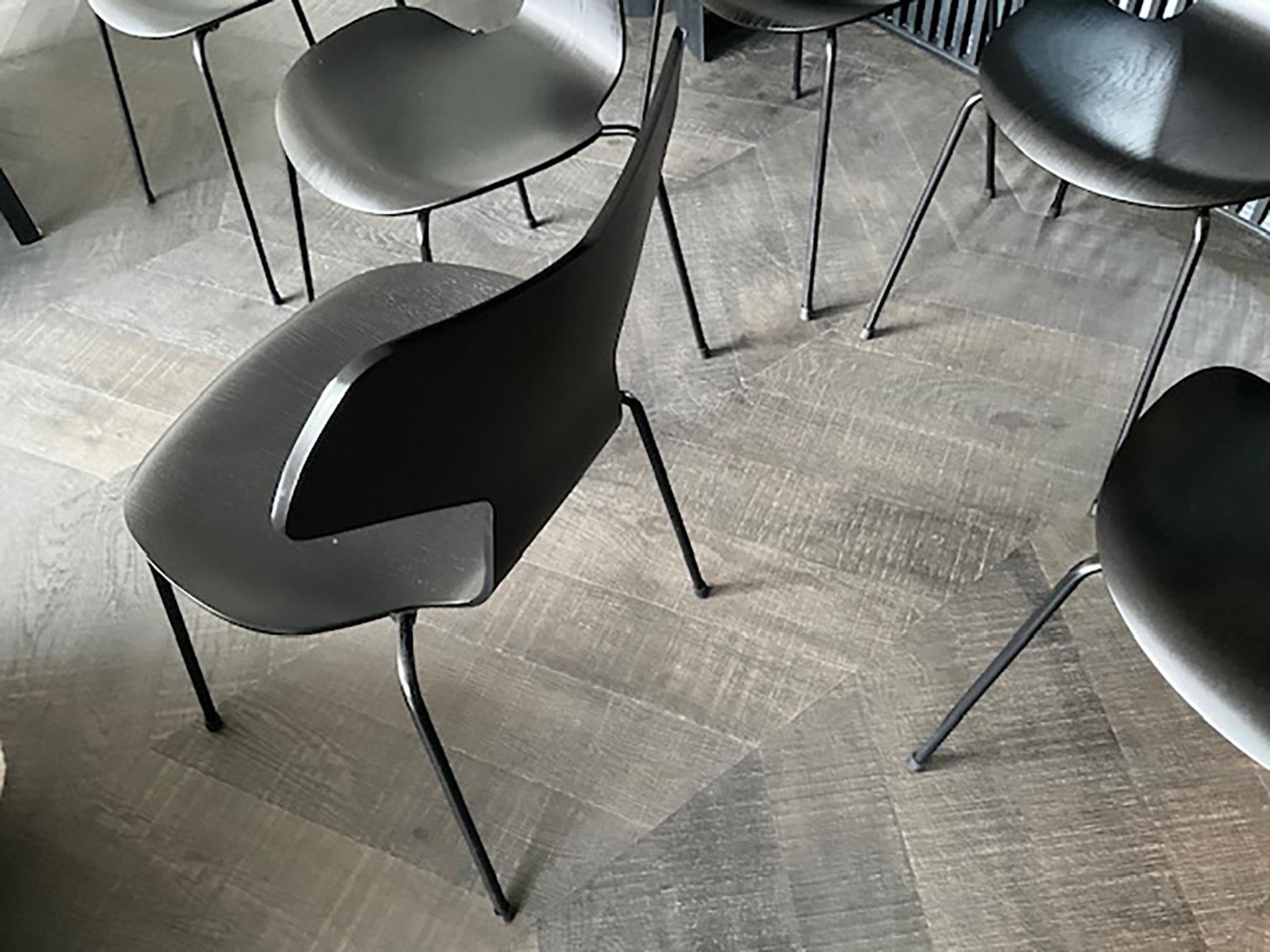 Arne Jacobsen, suite de 6 chaises Grand Prix frêne noir Fritz Hansen