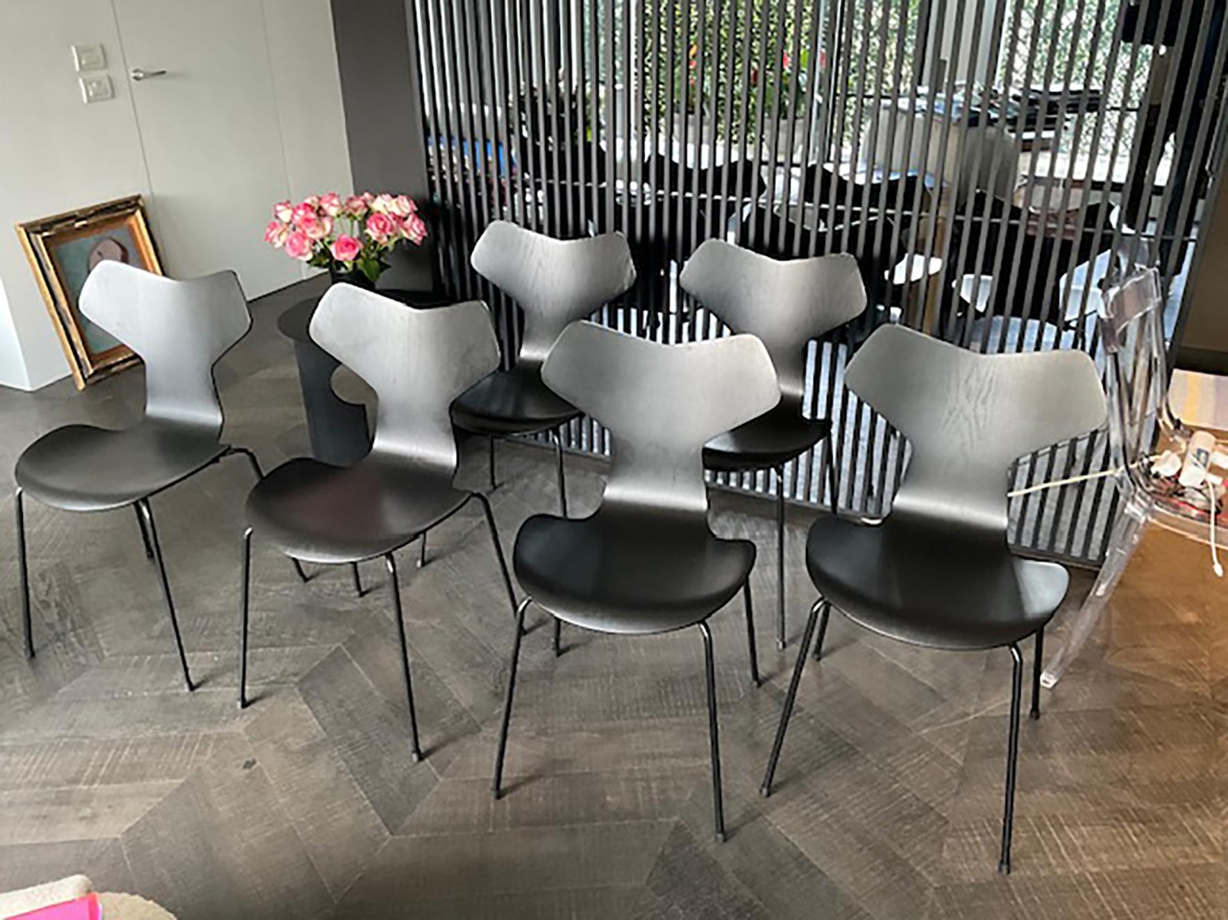 arne jacobsen, suite de 6 chaises grand prix frêne noir fritz hansen