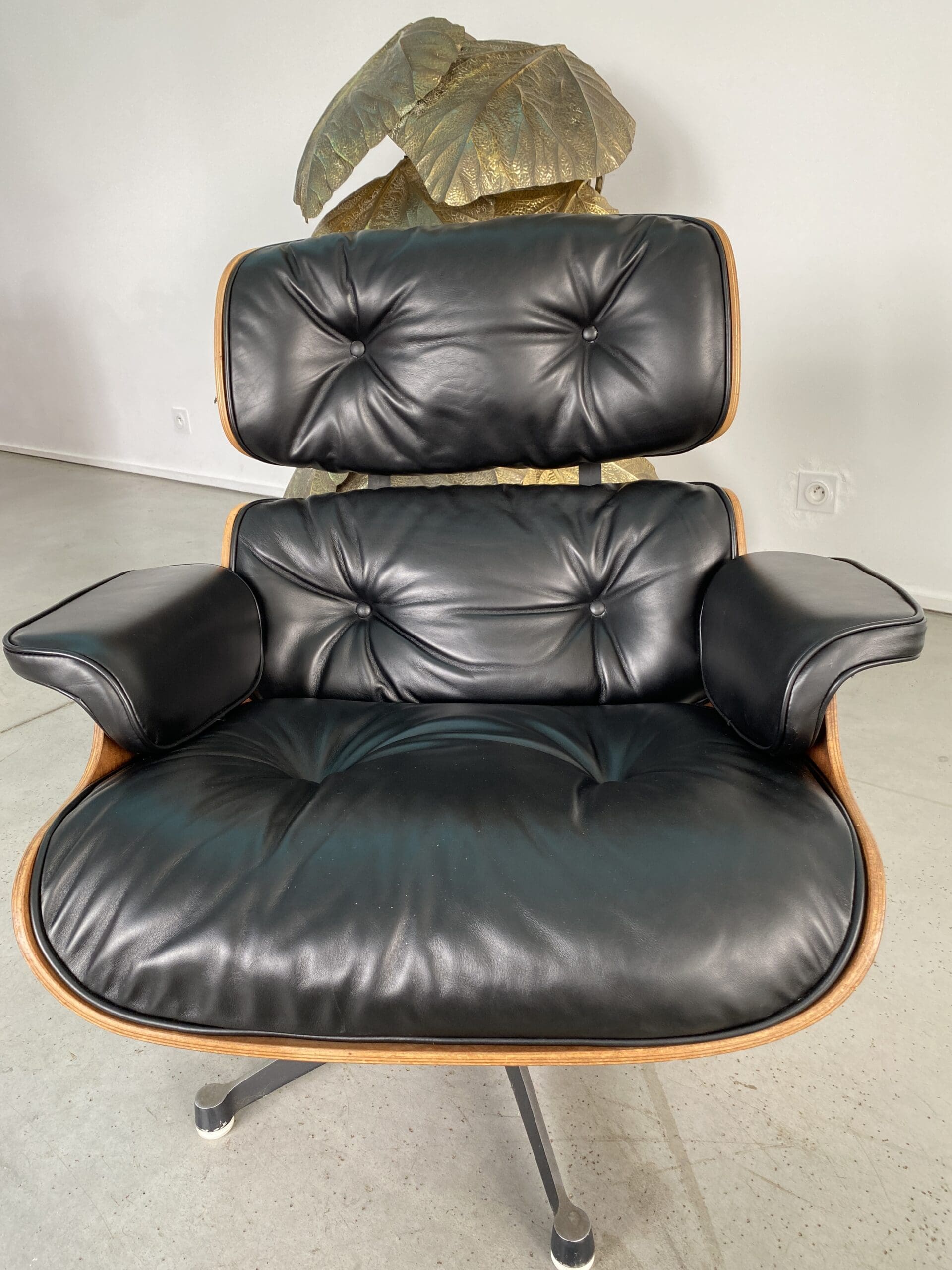 Charles och Ray Eames loungestol och Rio ottoman i palisander, Mobilier International-utgåva