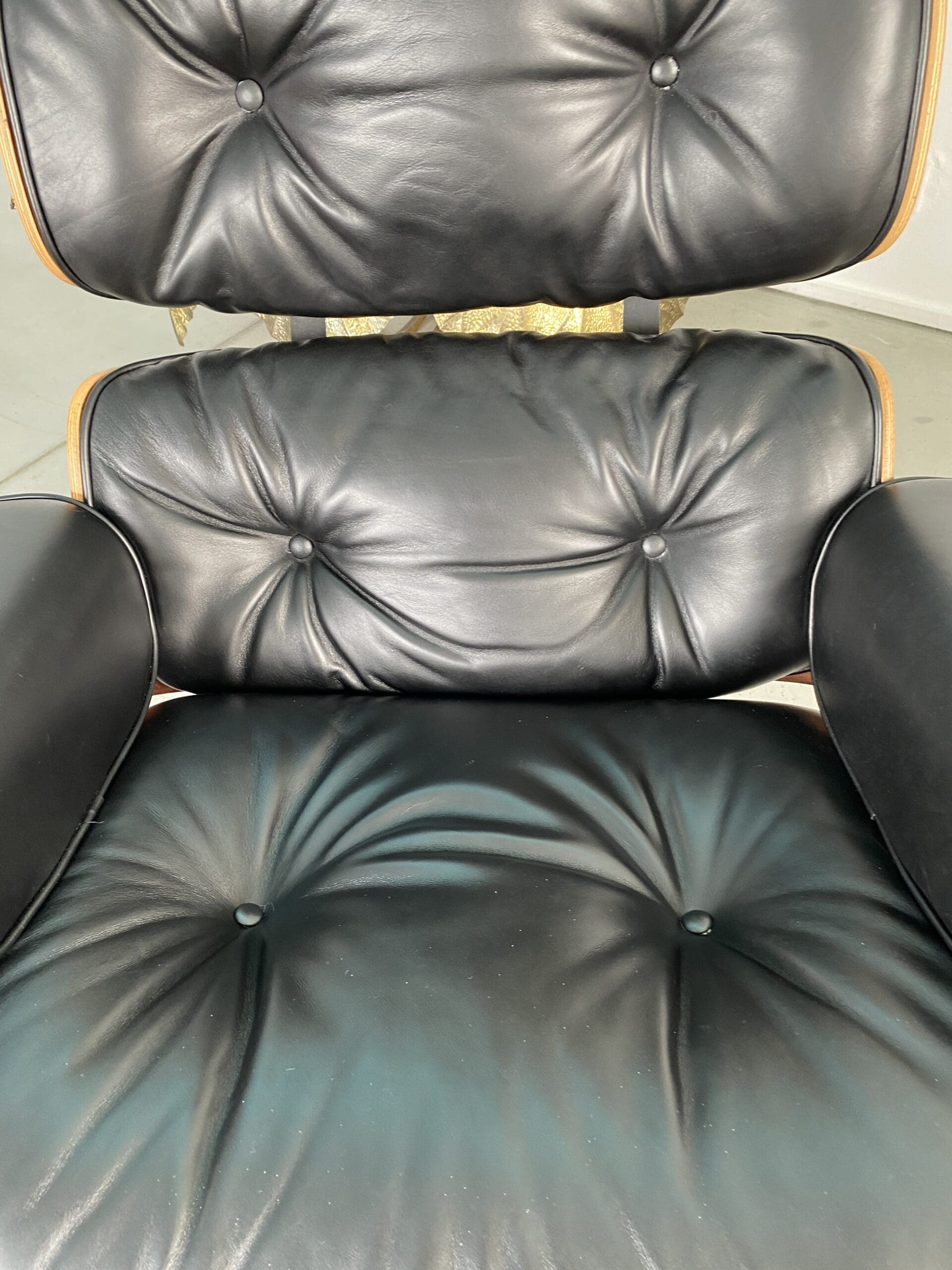 Charles och Ray Eames loungestol och Rio ottoman i palisander, Mobilier International-utgåva