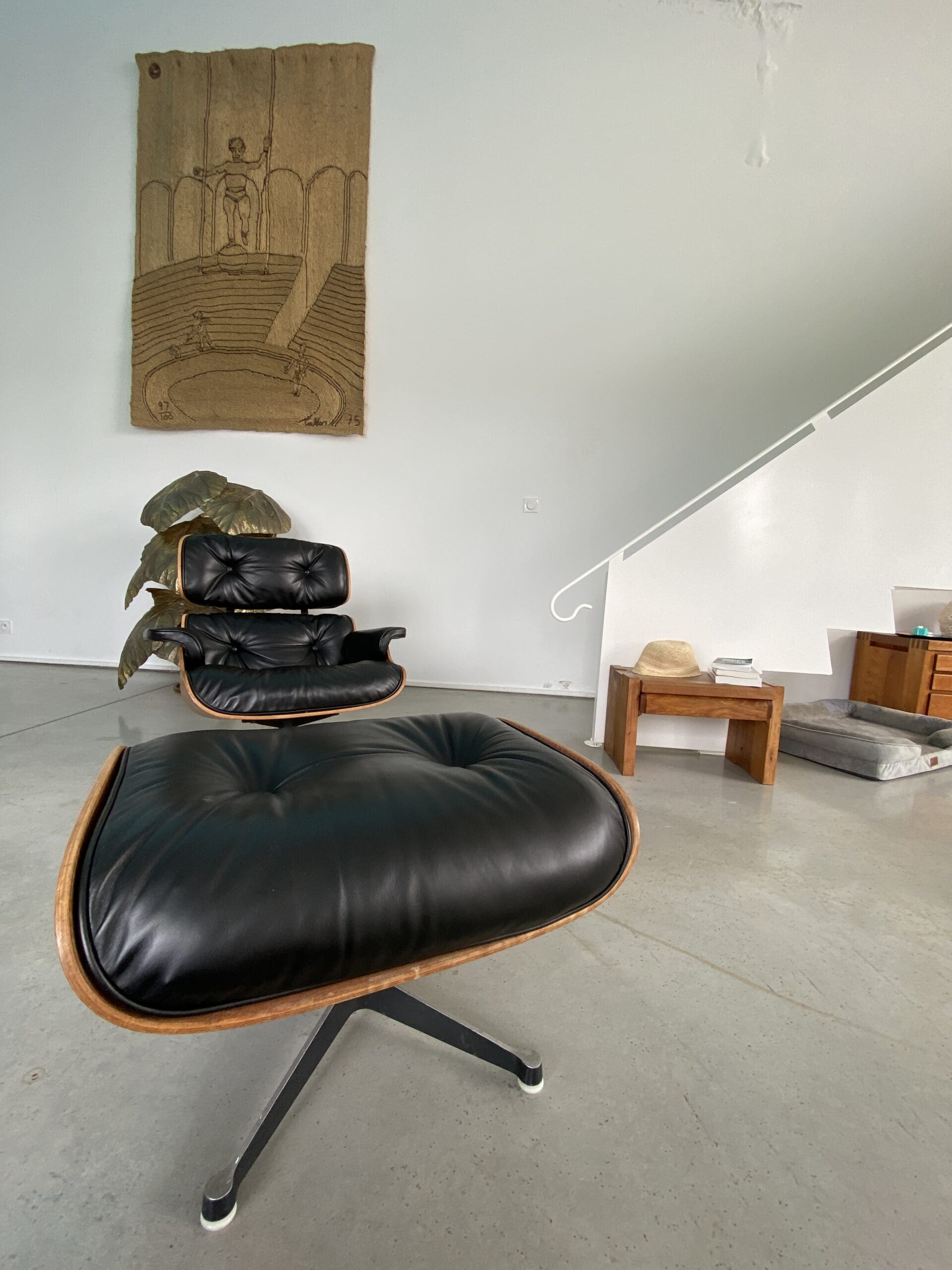 Charles och Ray Eames loungestol och Rio ottoman i palisander, Mobilier International-utgåva