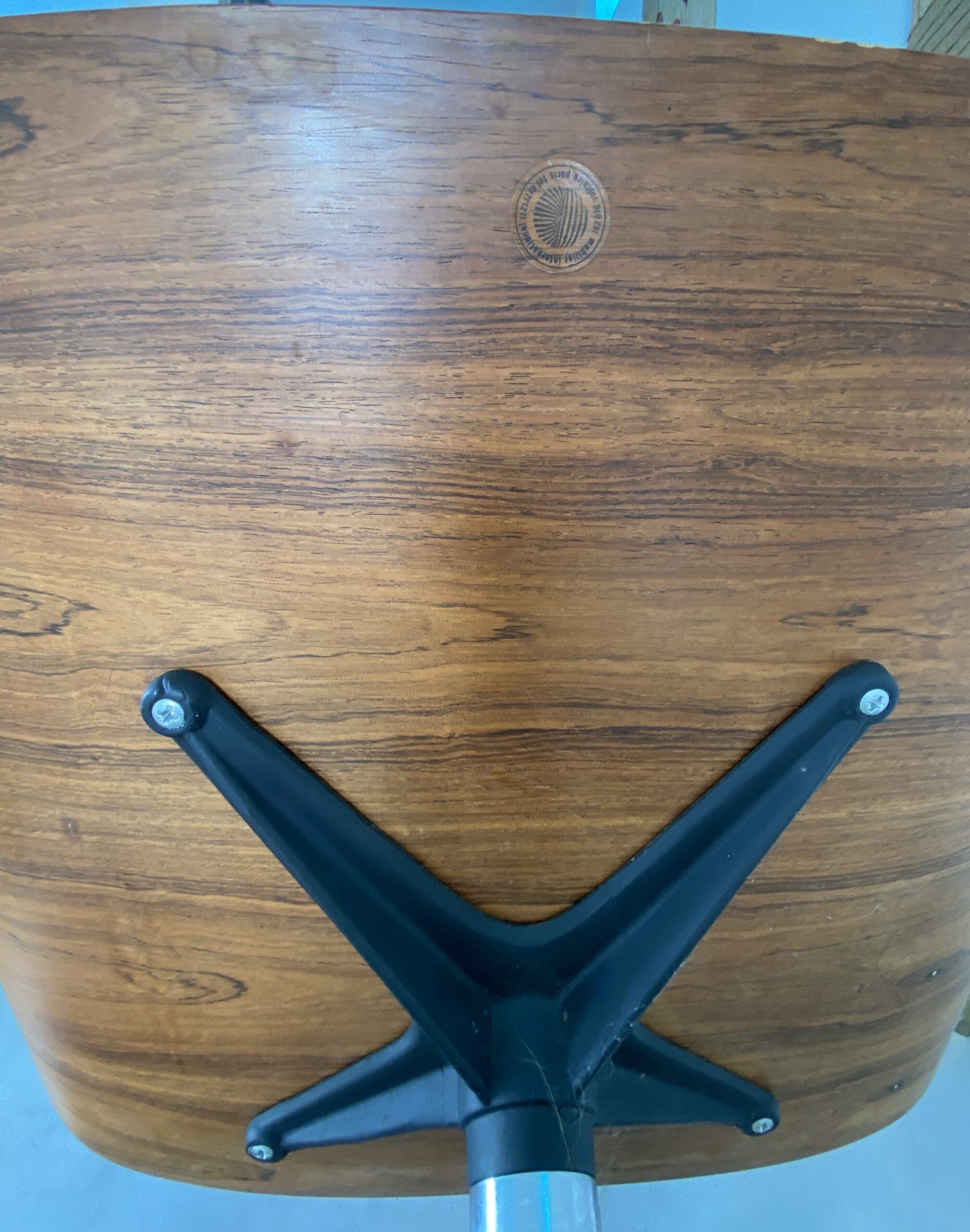 Charles och Ray Eames loungestol och Rio ottoman i palisander, Mobilier International-utgåva