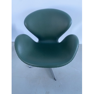 Arne Jacobsen, fauteuil Swan 3320 en cuir Grace vert
